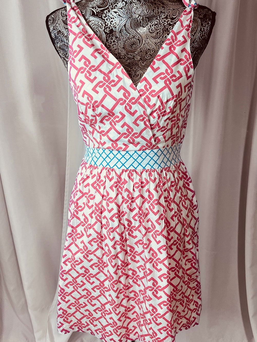Pink Geometric V-Neck Midi Dress with Contrasting Waist